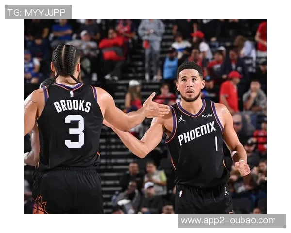 太阳队史首次双星闪耀布克与狄龙均30得分却不到30分钟上场时间 太阳队史首次双星闪耀布克与狄龙均30得分却不到30分钟上场时间