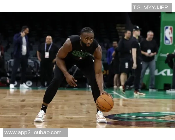 追梦之路：杰伦布朗渴望成为球队核心却面临阵容困境